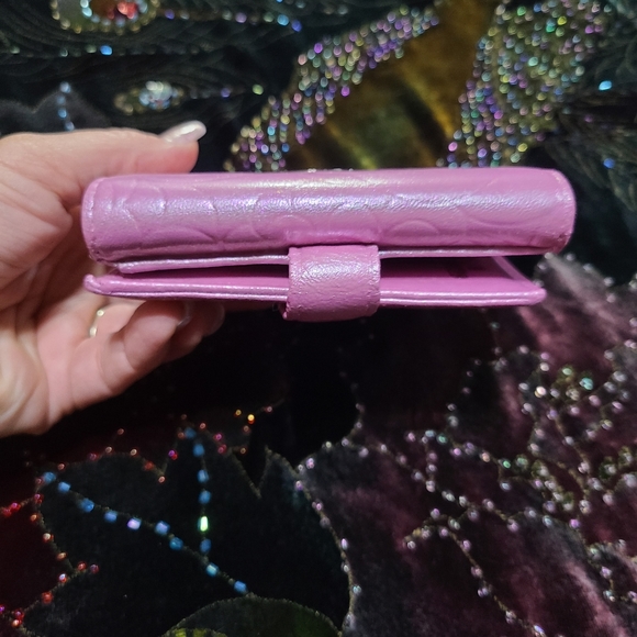 Chanel Camelia Iridescent Wallet - Picture 7 of 17